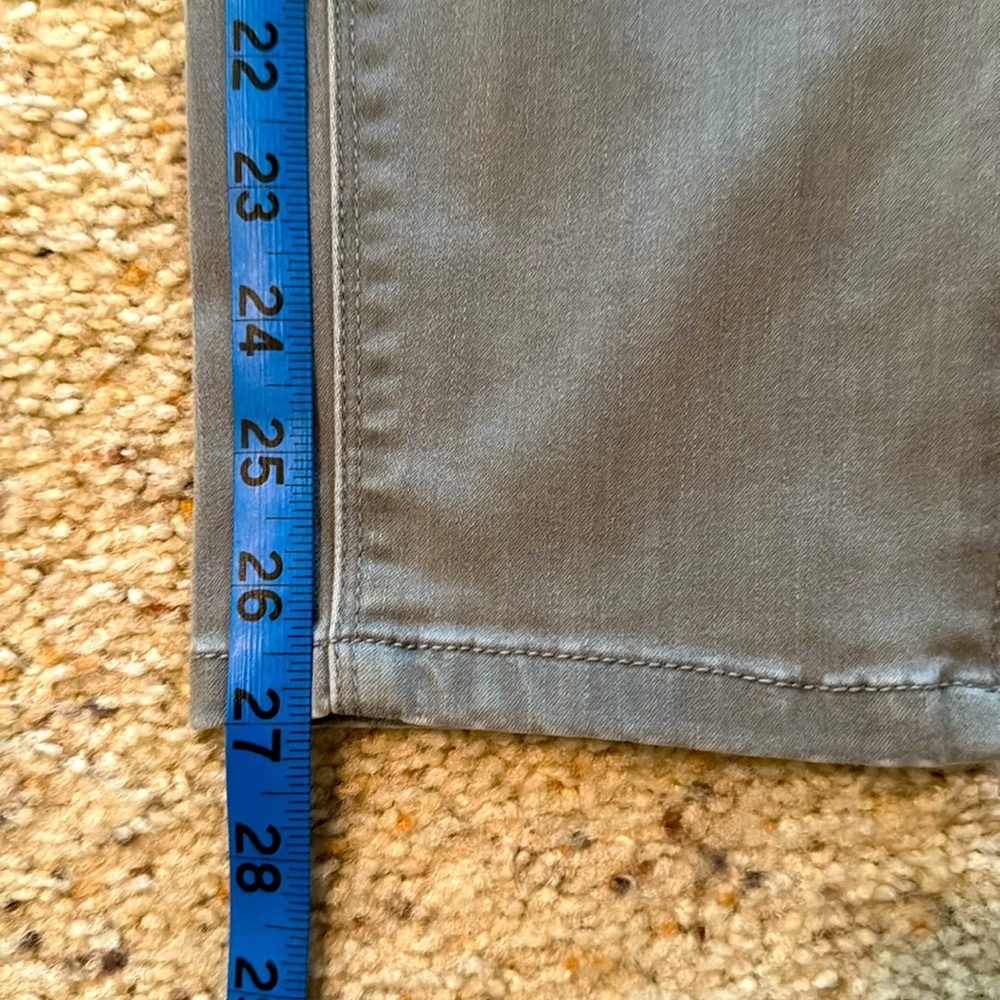 WHITE HOUSE BLACK MARKET light grey jeans. Size 8. - Picture 5 of 7